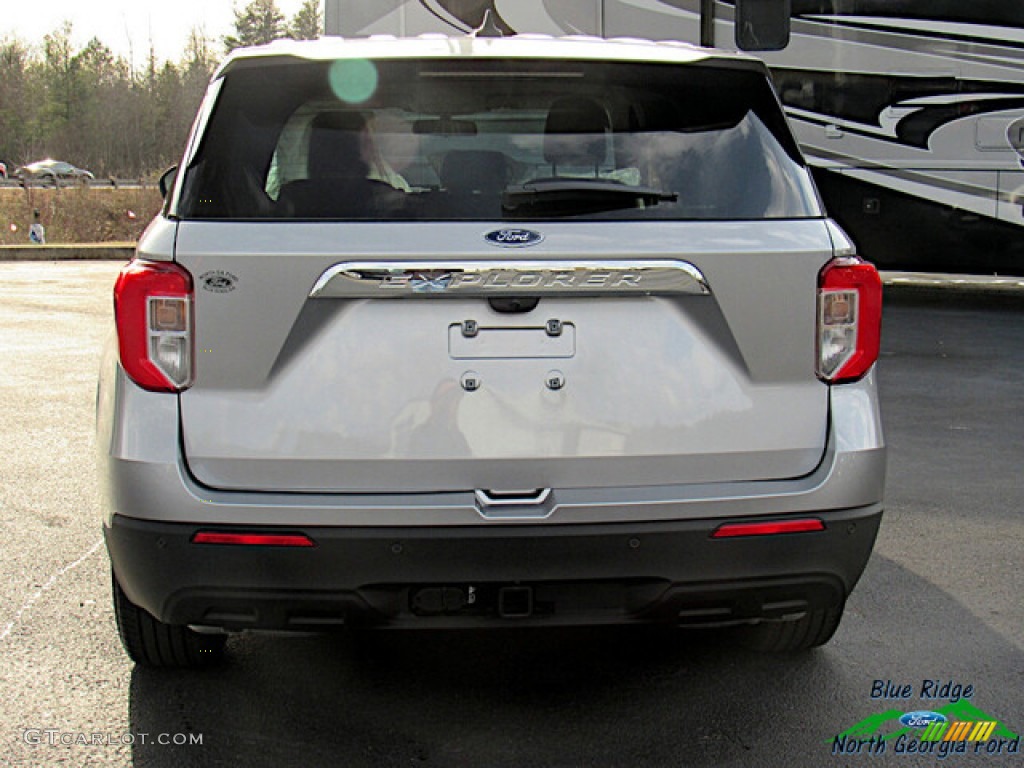 2021 Explorer RWD - Iconic Silver Metallic / Sandstone photo #4