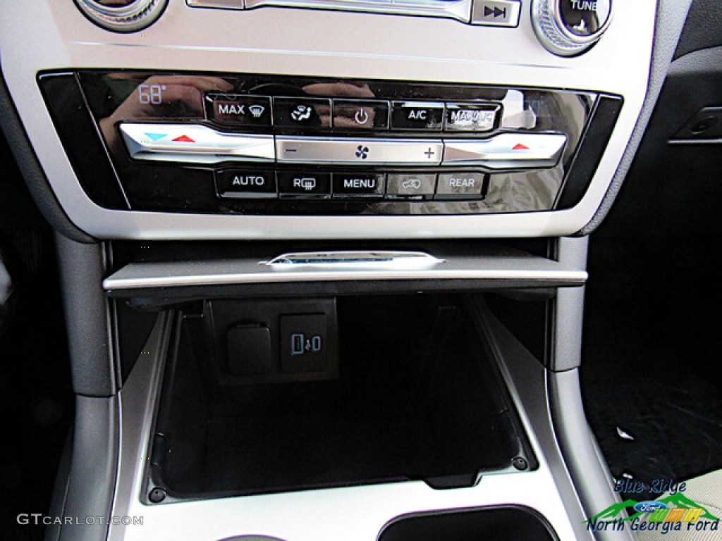 2021 Explorer RWD - Iconic Silver Metallic / Sandstone photo #21