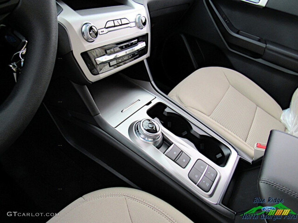 2021 Explorer RWD - Iconic Silver Metallic / Sandstone photo #24