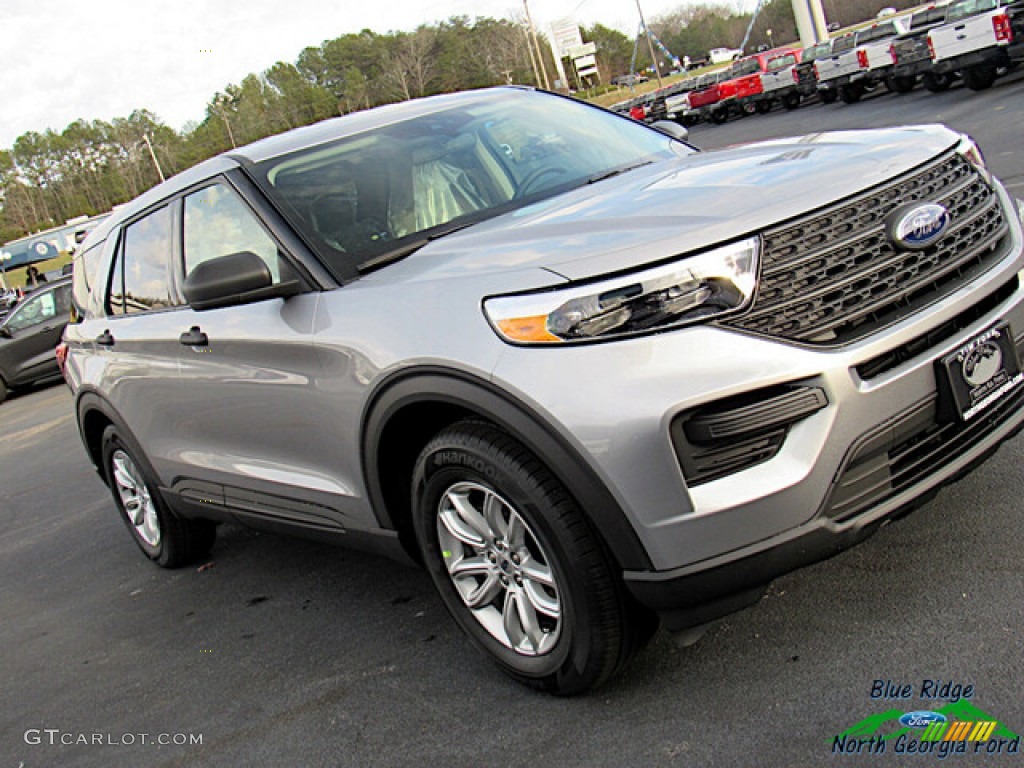 2021 Explorer RWD - Iconic Silver Metallic / Sandstone photo #28