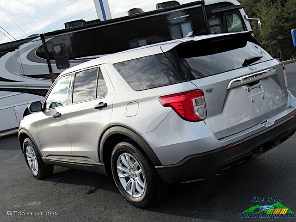 2021 Explorer RWD - Iconic Silver Metallic / Sandstone photo #30