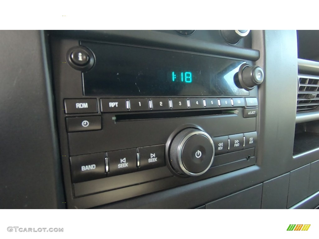 2013 Chevrolet Express 3500 Cargo Van Controls Photo #140572467