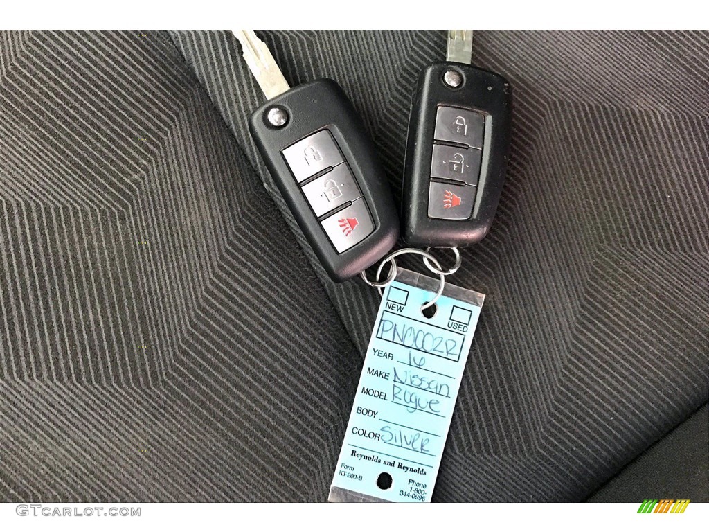 2016 Nissan Rogue S Keys Photos