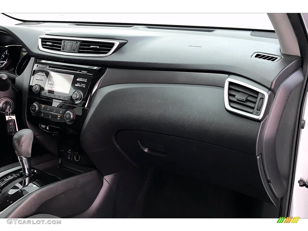 2016 Nissan Rogue S Dashboard Photos