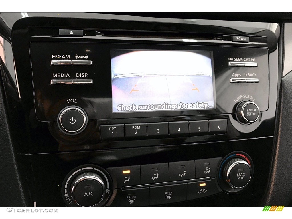 2016 Nissan Rogue S Controls Photo #140576701