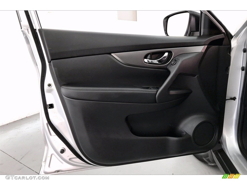 2016 Nissan Rogue S Charcoal Door Panel Photo #140576733