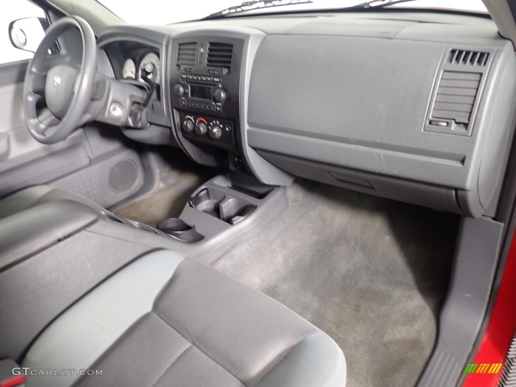 2005 Dakota ST Quad Cab 4x4 - Flame Red / Medium Slate Gray photo #34