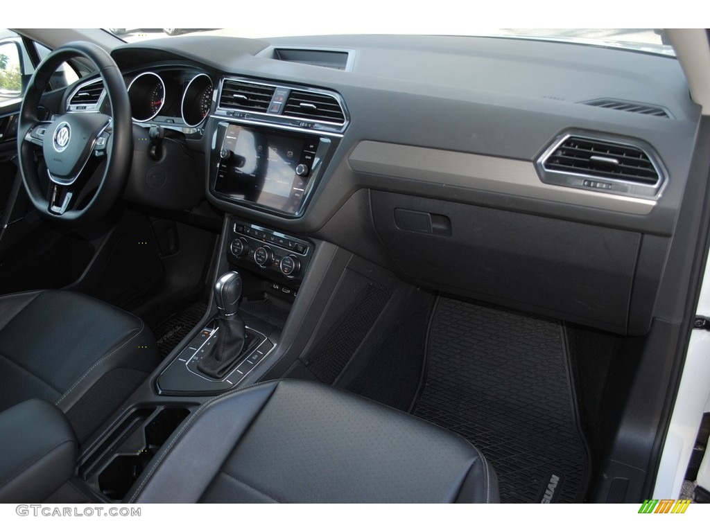 2018 Volkswagen Tiguan SE Titan Black Dashboard Photo #140587908