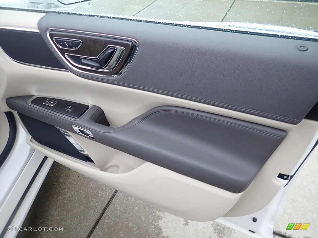 2017 Lincoln Continental Premier AWD Cappuccino Door Panel Photo #140591184