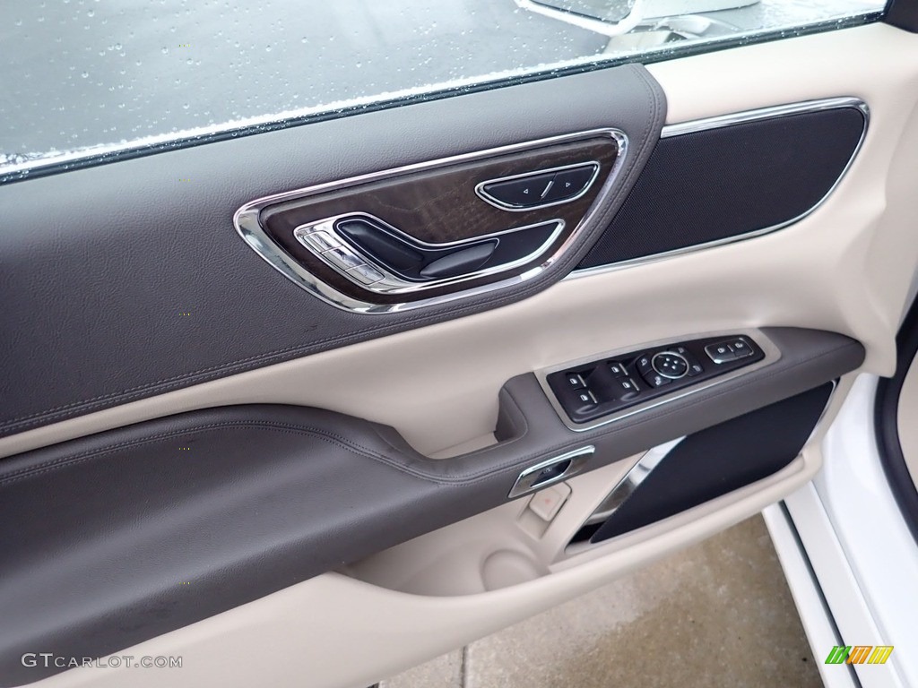 2017 Lincoln Continental Premier AWD Cappuccino Door Panel Photo #140591273