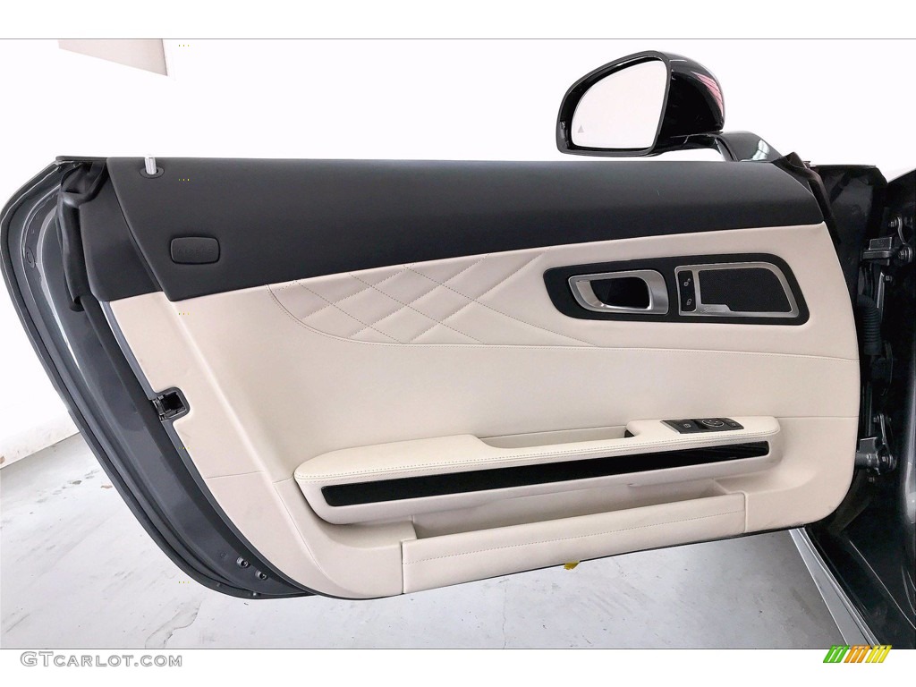 2020 Mercedes-Benz AMG GT C Roadster Macchiato Beige/Black Door Panel Photo #140592102