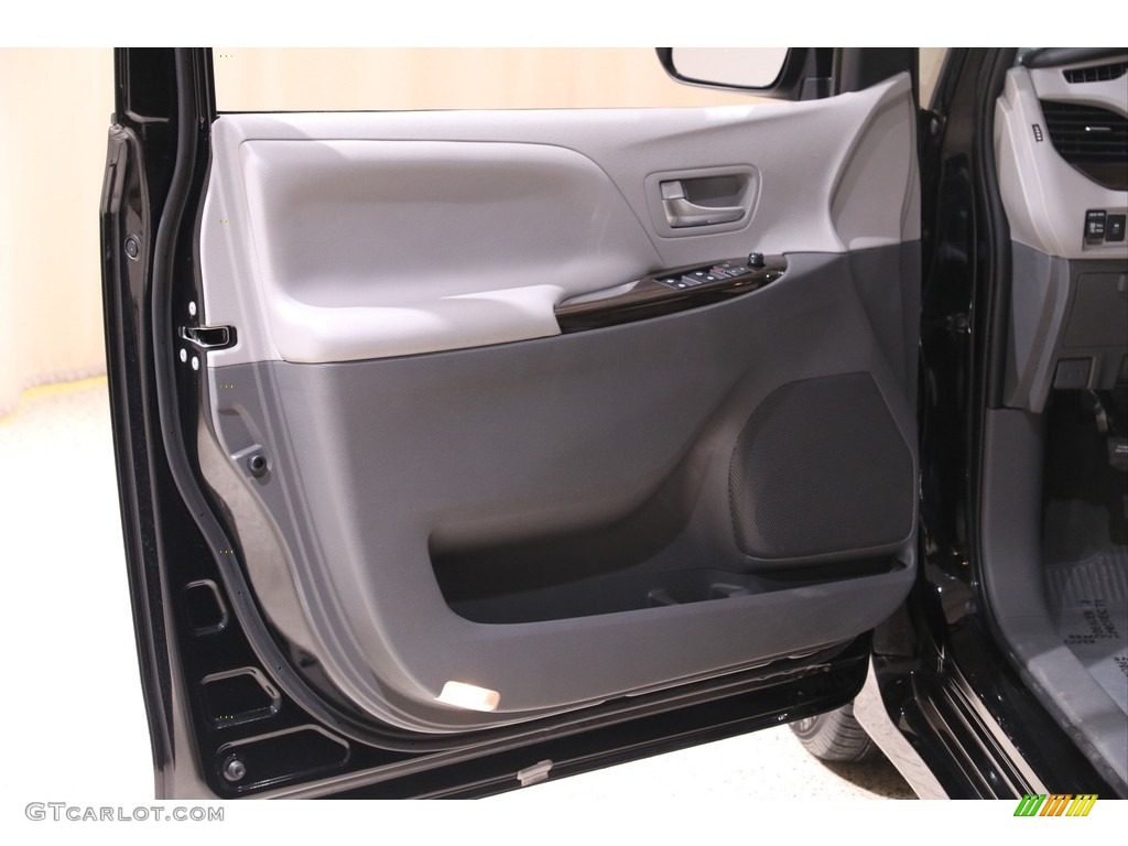 2020 Sienna XLE - Midnight Black Metallic / Ash photo #4