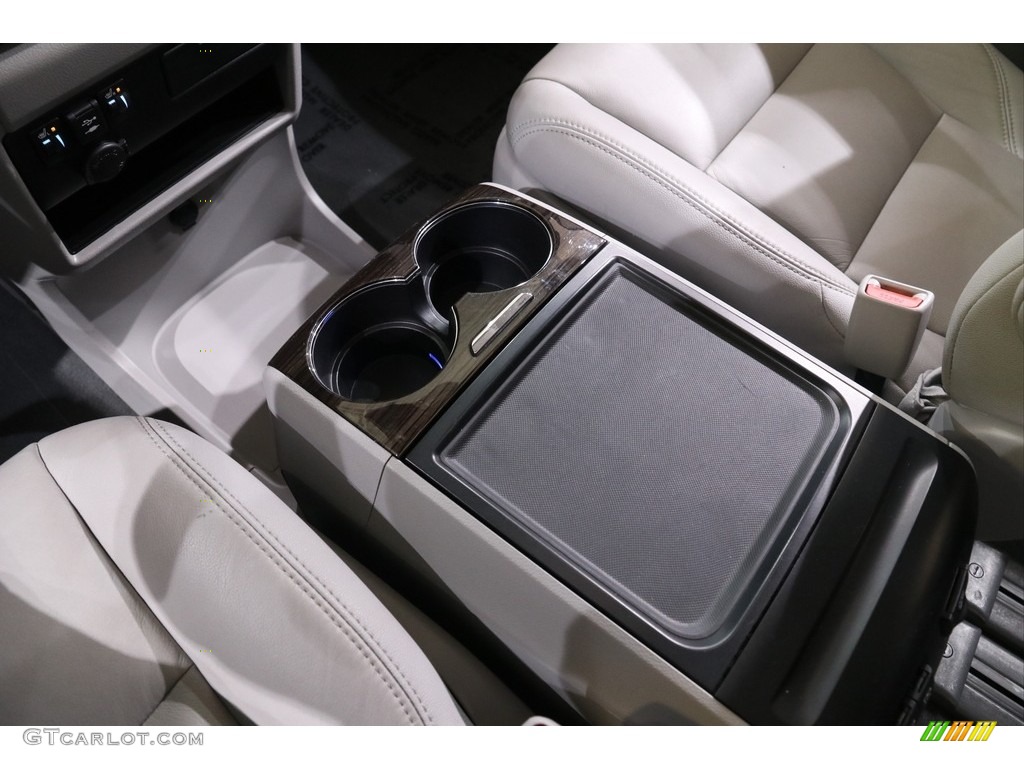 2020 Sienna XLE - Midnight Black Metallic / Ash photo #16