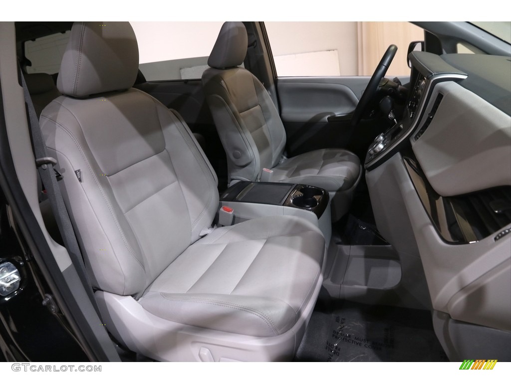 2020 Sienna XLE - Midnight Black Metallic / Ash photo #17
