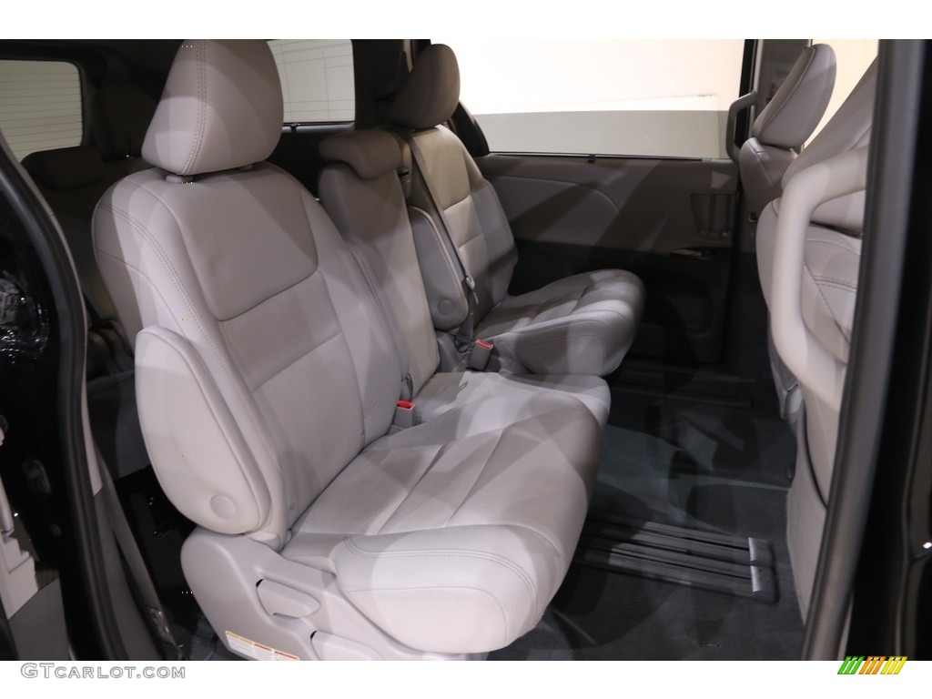 2020 Sienna XLE - Midnight Black Metallic / Ash photo #18