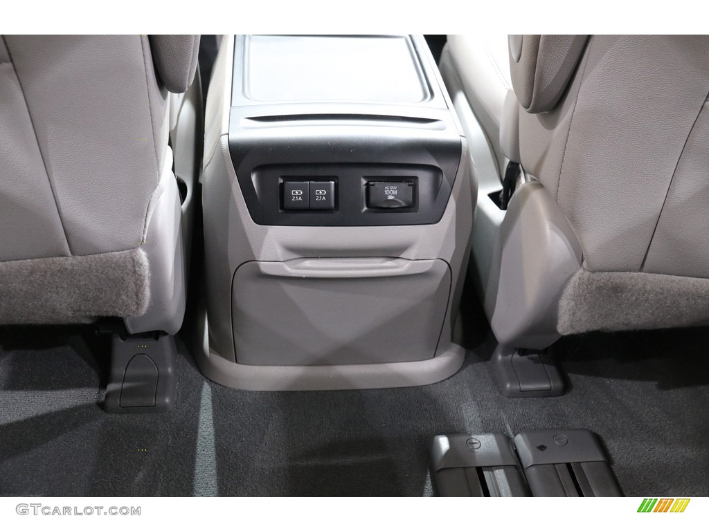 2020 Sienna XLE - Midnight Black Metallic / Ash photo #21