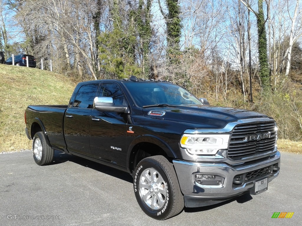 Diamond Black Crystal Pearl 2019 Ram 3500 Laramie Crew Cab 4x4 Exterior Photo #140599240