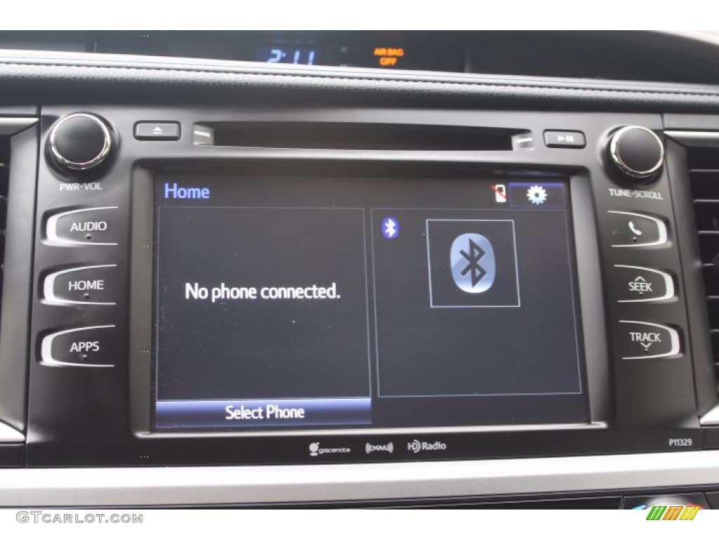 2017 Toyota Highlander LE Controls Photo #140600488
