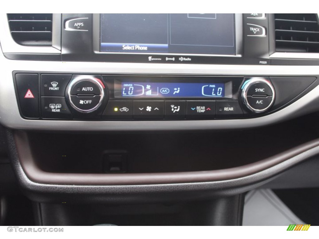 2017 Toyota Highlander LE Controls Photos