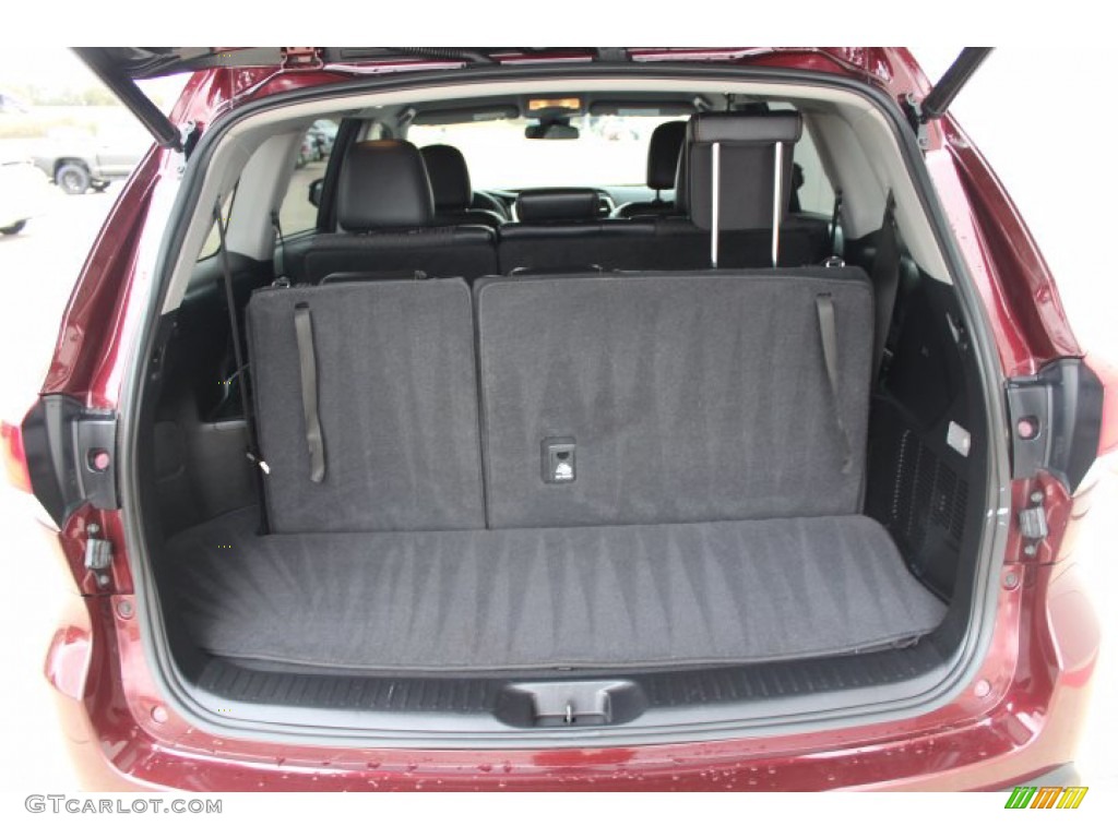 2017 Toyota Highlander LE Trunk Photos