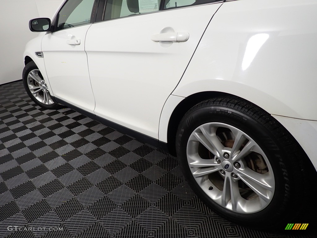2013 Taurus SEL AWD - Oxford White / Dune photo #9