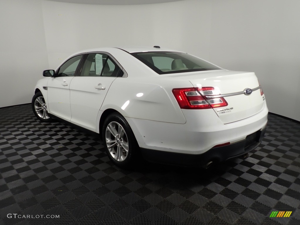 2013 Taurus SEL AWD - Oxford White / Dune photo #10