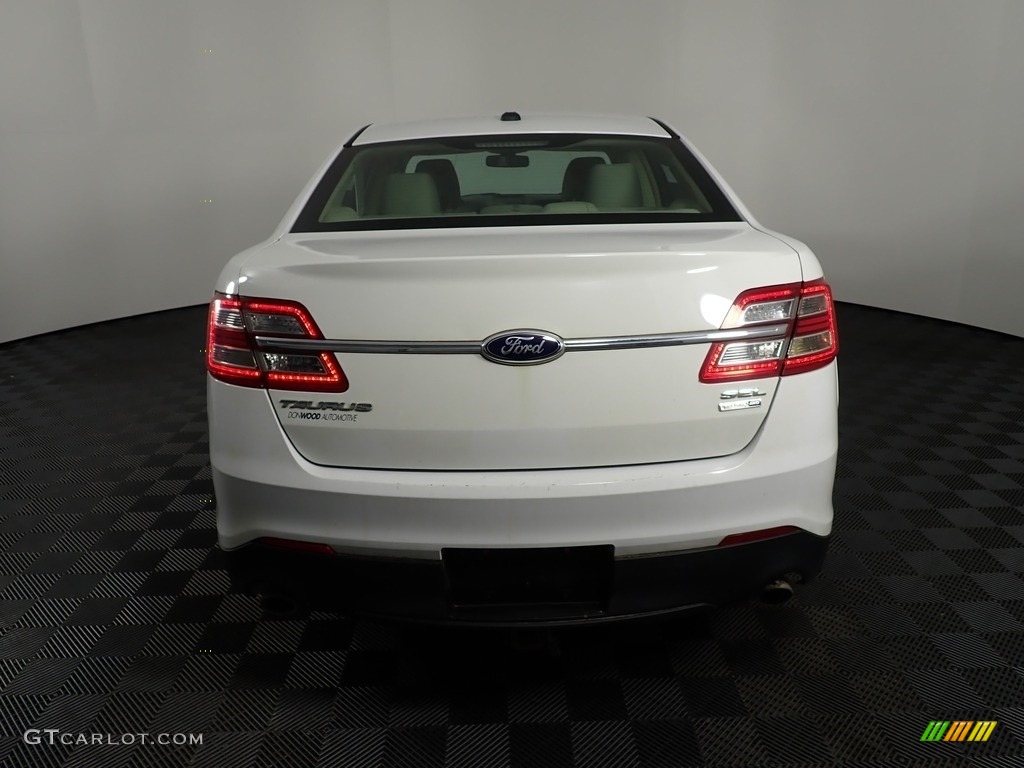 2013 Taurus SEL AWD - Oxford White / Dune photo #11