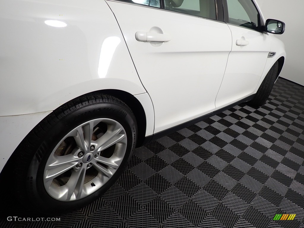 2013 Taurus SEL AWD - Oxford White / Dune photo #15
