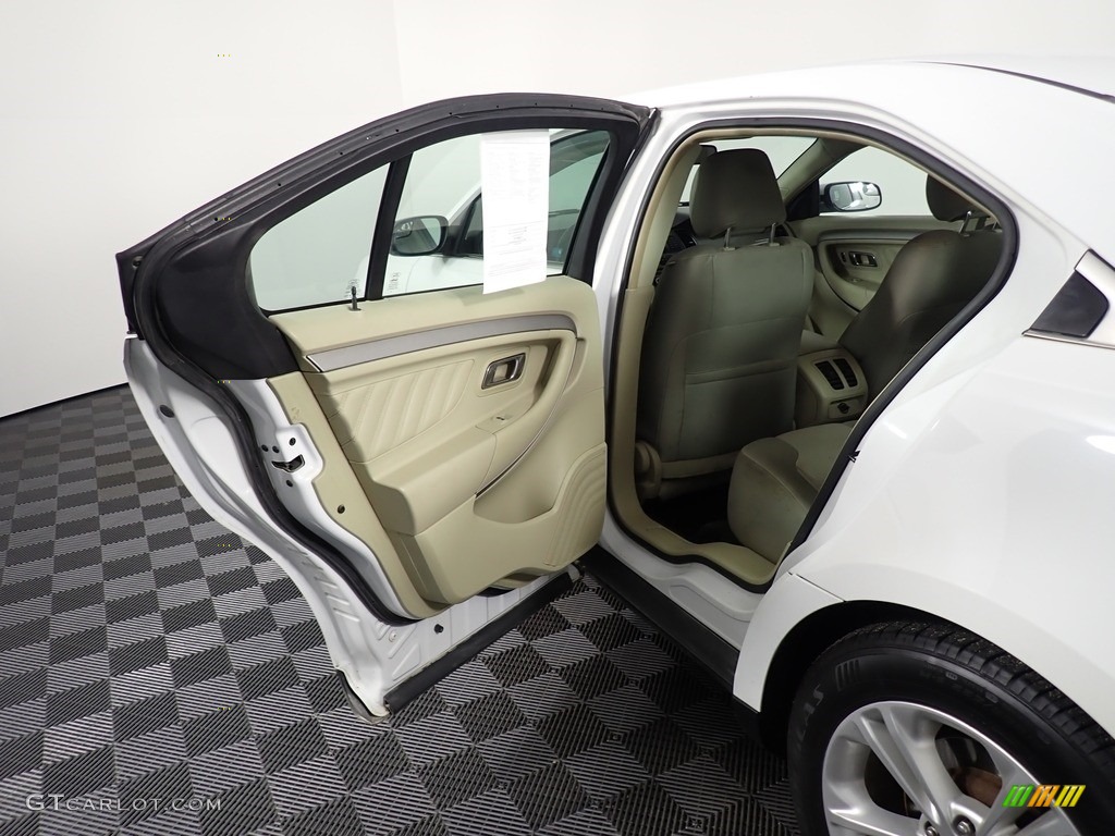 2013 Taurus SEL AWD - Oxford White / Dune photo #30