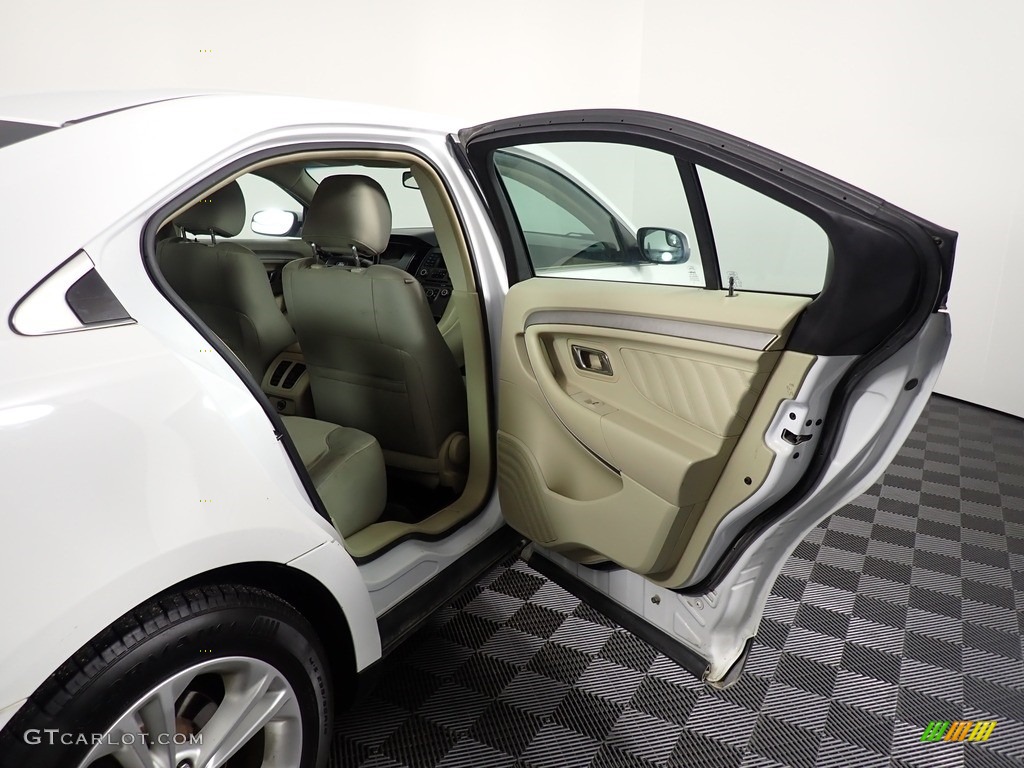 2013 Taurus SEL AWD - Oxford White / Dune photo #33