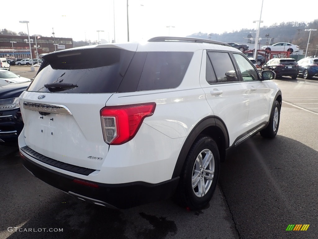 2021 Explorer XLT 4WD - Oxford White / Sandstone photo #2