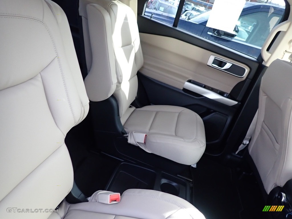 2021 Explorer XLT 4WD - Oxford White / Sandstone photo #8