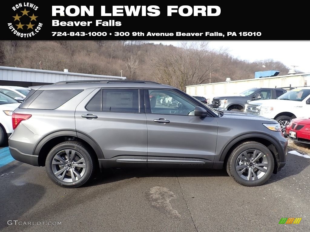 Carbonized Gray Metallic Ford Explorer