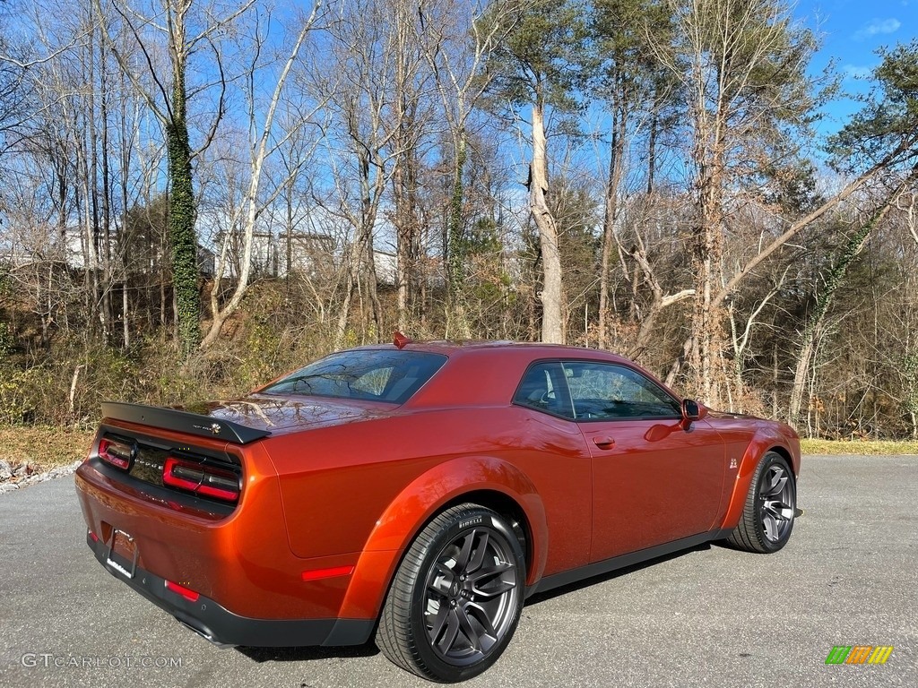 2021 Challenger R/T Scat Pack Widebody - Sinamon Stick / Black photo #6
