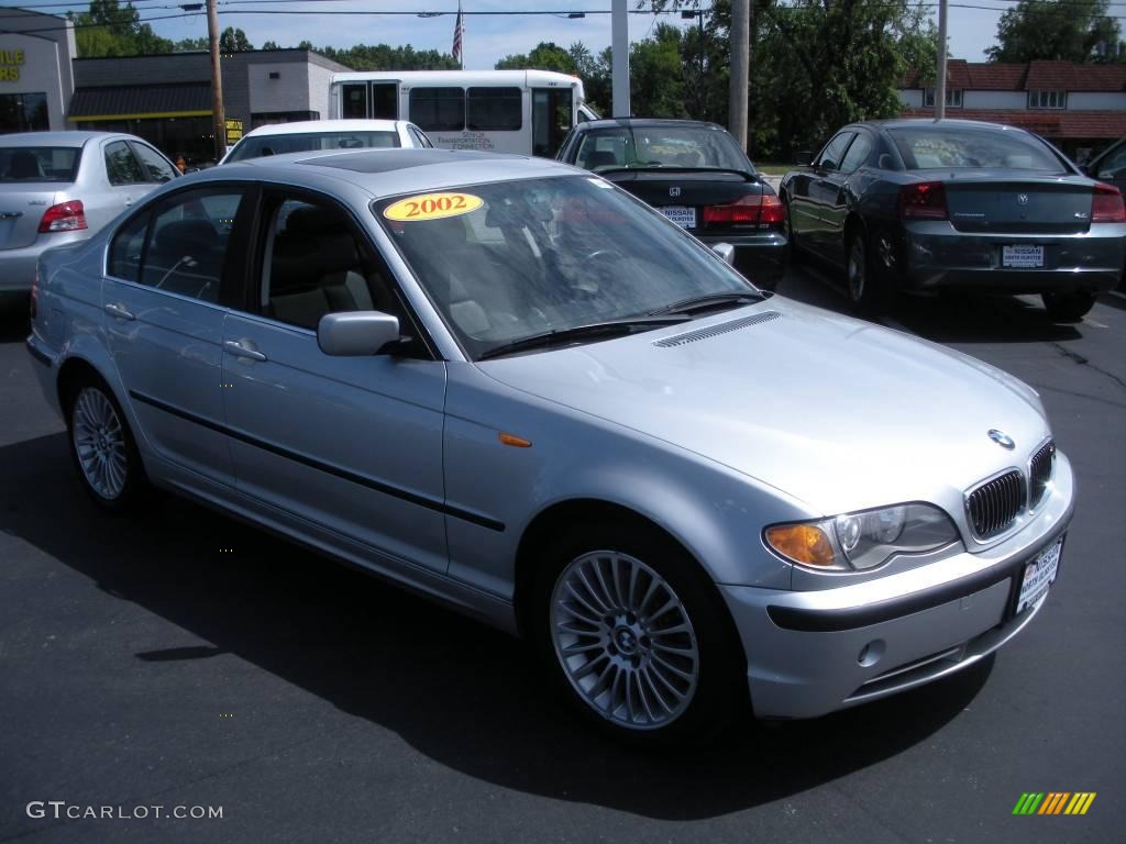 2002 3 Series 330xi Sedan - Titanium Silver Metallic / Black photo #3