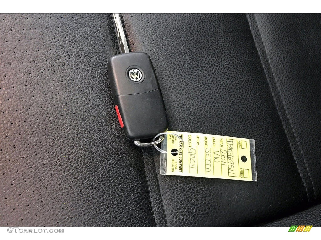 2011 Jetta SE Sedan - Platinum Gray Metallic / Titan Black photo #10