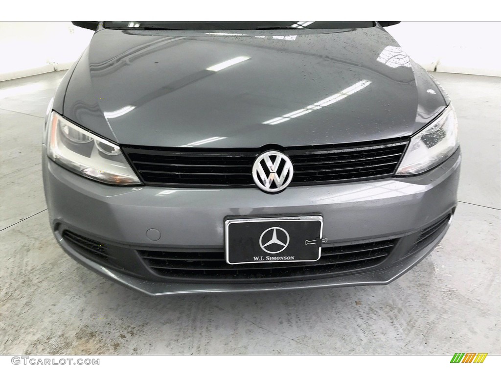 2011 Jetta SE Sedan - Platinum Gray Metallic / Titan Black photo #28