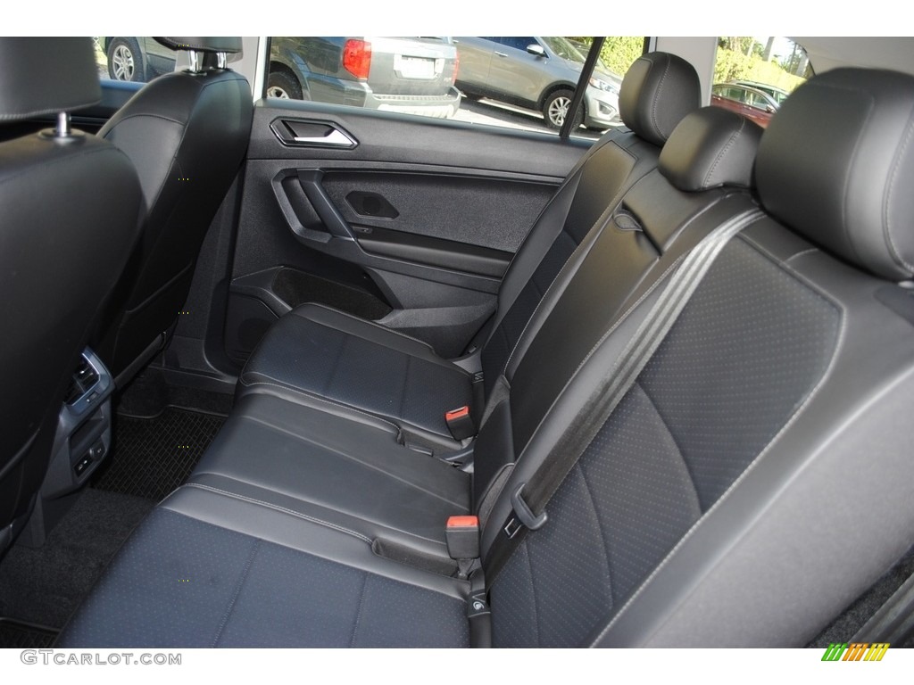 Titan Black Interior 2018 Volkswagen Tiguan SE Photo #140636138