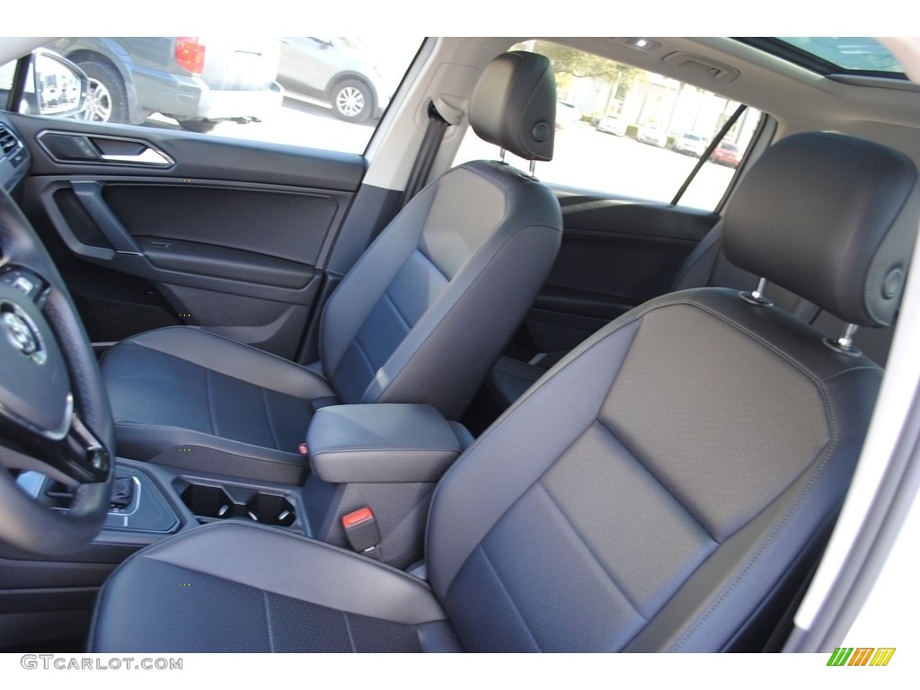 Titan Black Interior 2018 Volkswagen Tiguan SE Photo #140636159