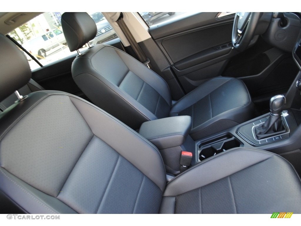 Titan Black Interior 2018 Volkswagen Tiguan SE Photo #140636297