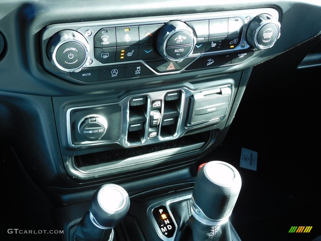 2021 Jeep Wrangler Unlimited Willys 4x4 Controls Photo #140637026