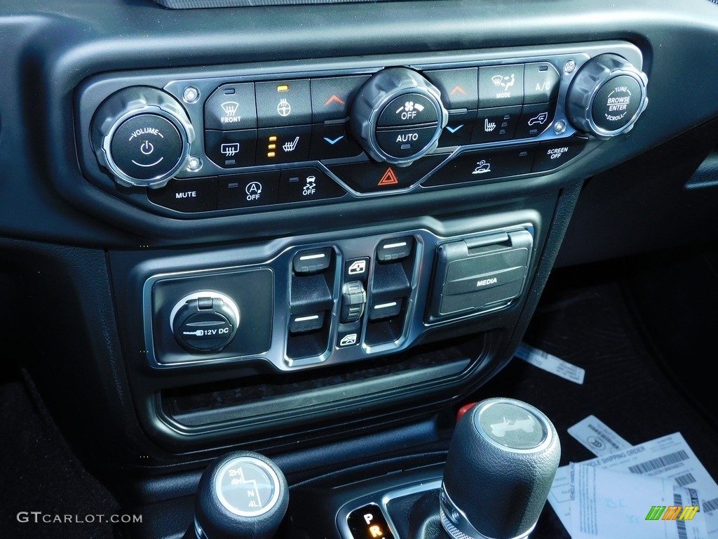 2021 Jeep Wrangler Unlimited Willys 4x4 Controls Photo #140638322