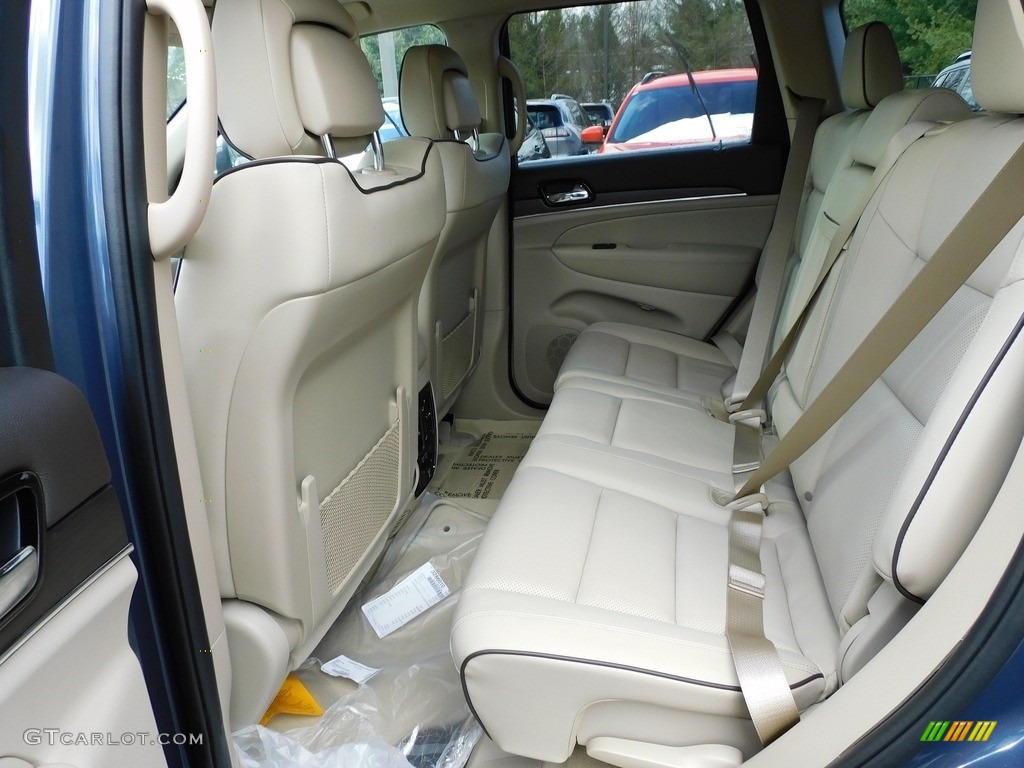 2021 Jeep Grand Cherokee Overland 4x4 Rear Seat Photo #140640236
