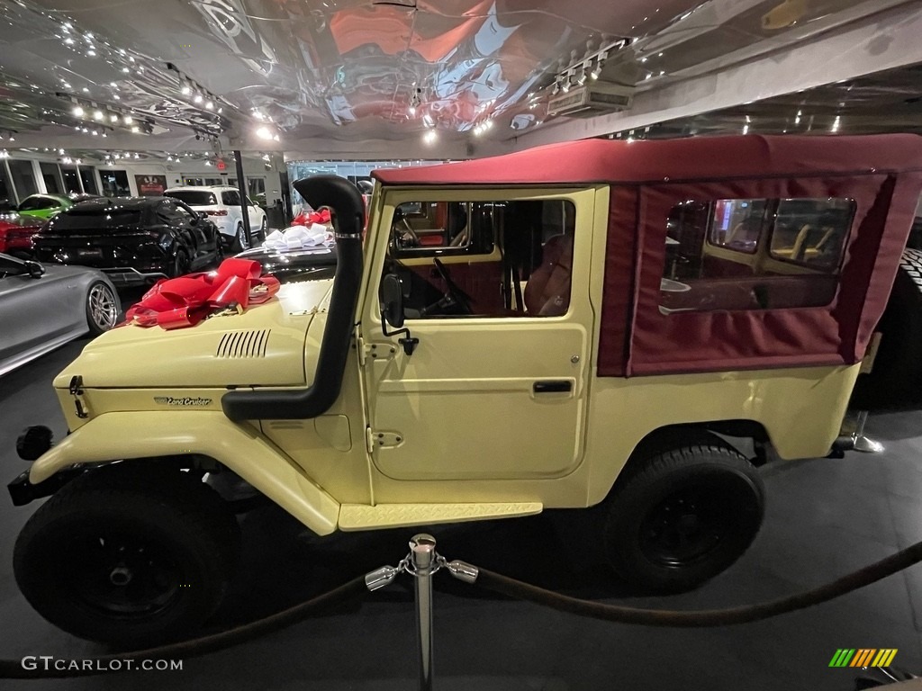 1979 Land Cruiser FJ40 - Yellow / Deep Red photo #4