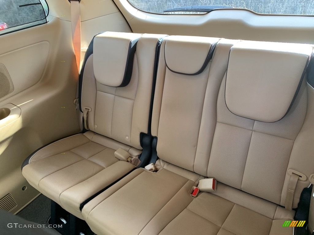 2017 Kia Sedona LX Rear Seat Photo #140643524