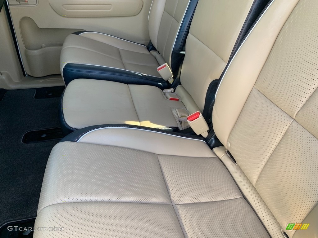 2017 Sedona LX - Clear White / Camel Beige photo #13