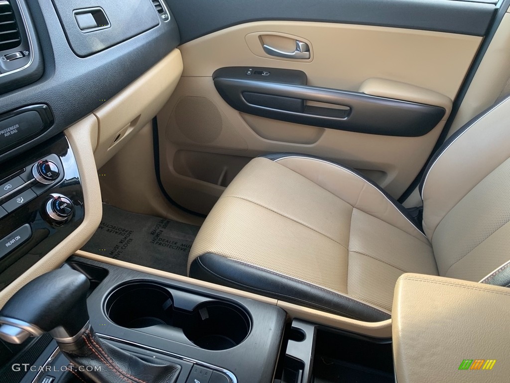 2017 Kia Sedona LX Front Seat Photo #140643739