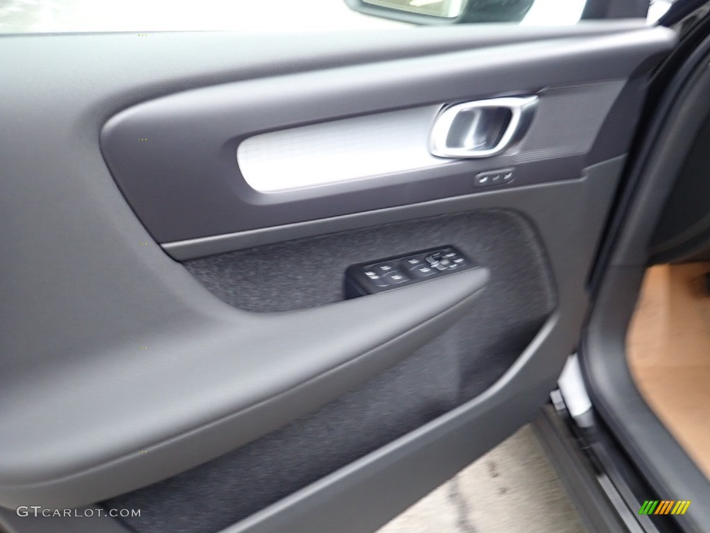 2021 XC40 T5 Momentum AWD - Black Stone / Charcoal photo #10