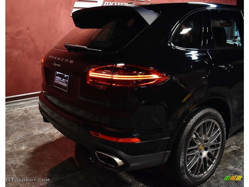2017 Cayenne Platinum Edition - Black / Black photo #6