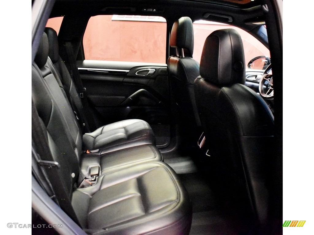 2017 Cayenne Platinum Edition - Black / Black photo #14